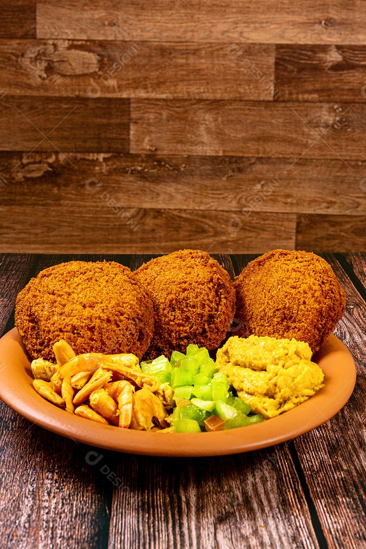 Acaraje - Bolinho tradicional brasileiro feito com feijão fradinho