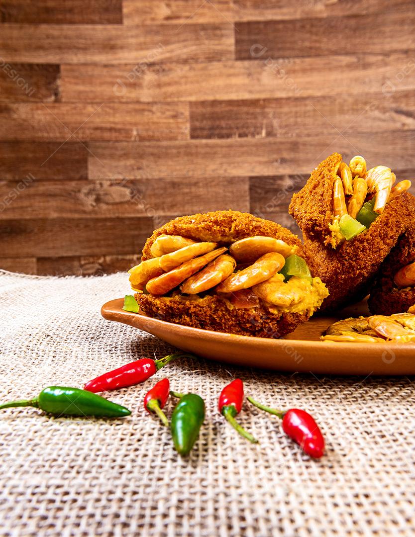 Acaraje - Bolinho tradicional brasileiro feito com feijão fradinho