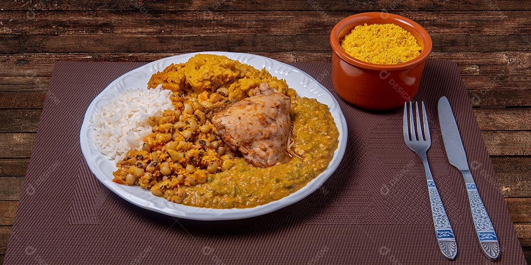 Carurú - Prato tradicional afro-brasileiro feito com quiabo e camarão seco