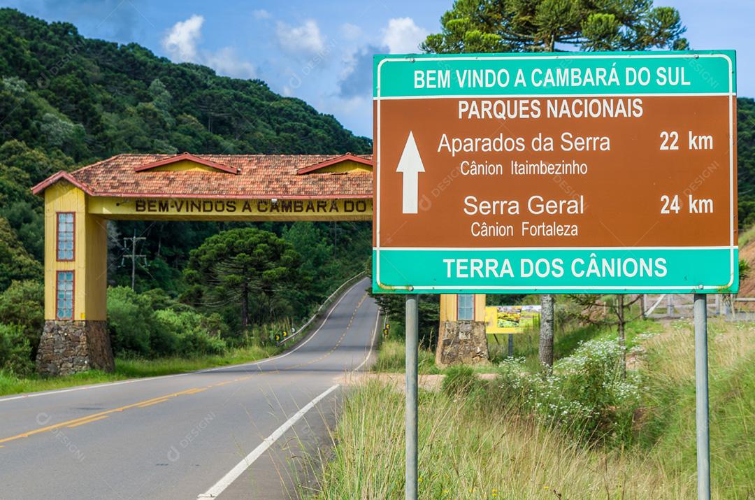 Pórtico de entrada da cidade turística de Cambara do Sul, cidade dos cânions.