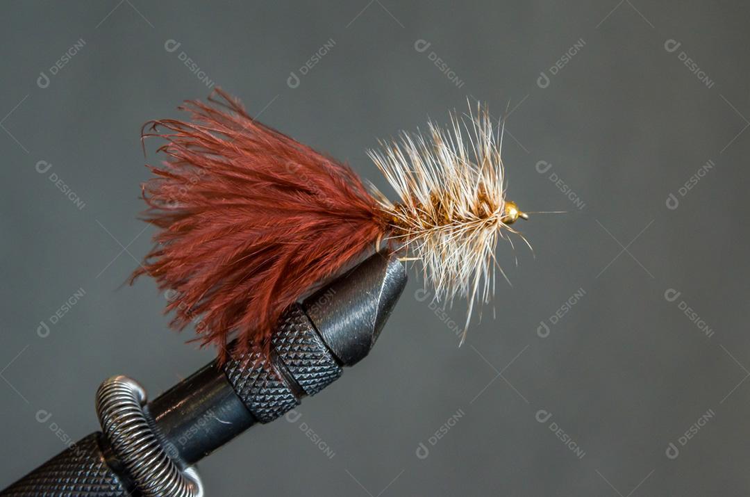 Pena vermelha caneta sobre fundo desfocado