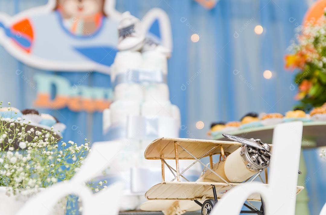 Decoração de festa infantil de menino, fundo para diversos usos.