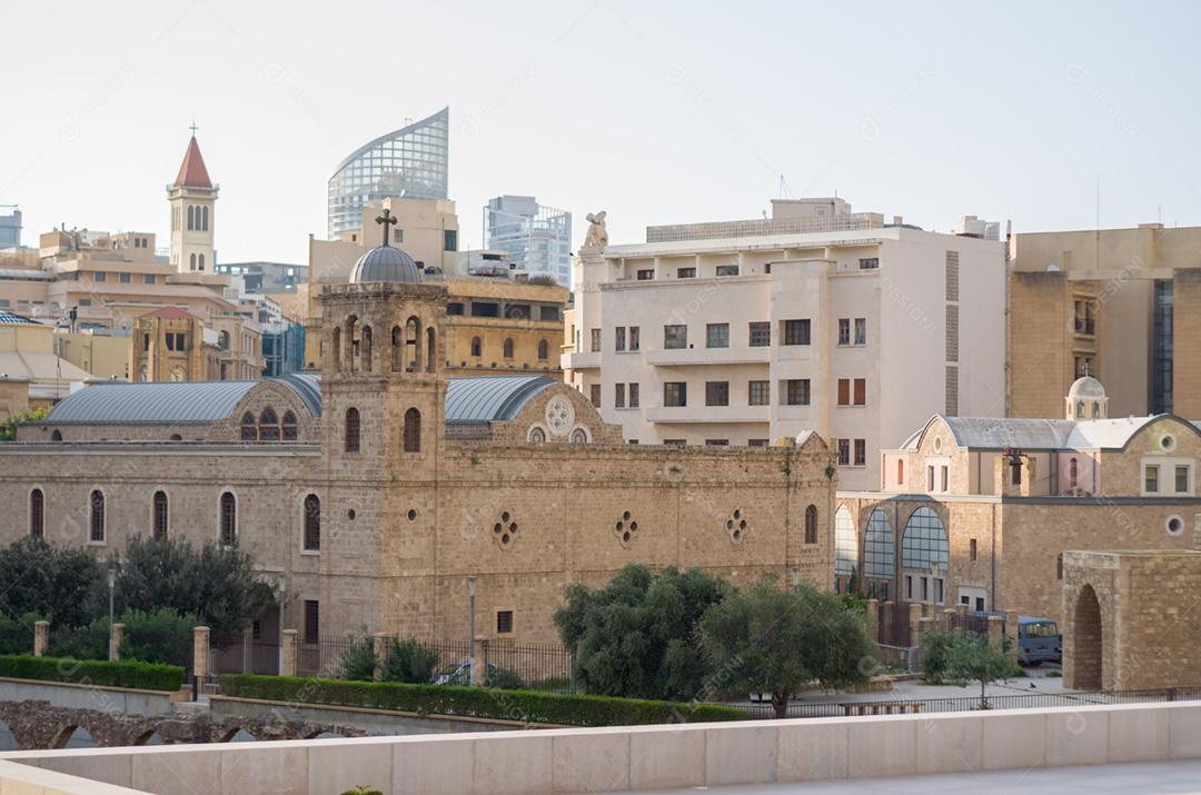 Centro de Beirute, capital do Líbano, árvore e arquitetura clássica