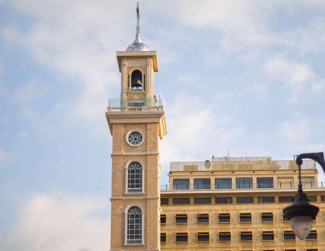 Centro de Beirute, capital do Líbano, árvore e arquitetura clássica