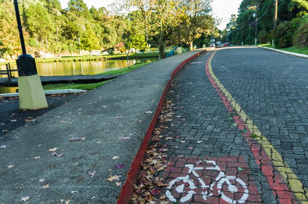 Pedalar em São Francisco de Paula, Brasil, grande conceito de locomoção sustentável.