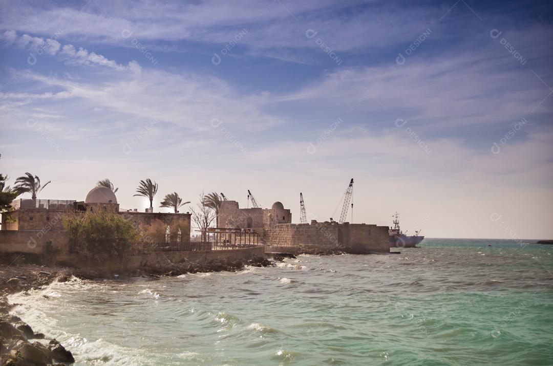 Vista do mar da cidade histórica de Sidon, no Líbano, cidade que os cruzados usaram como fortaleza.