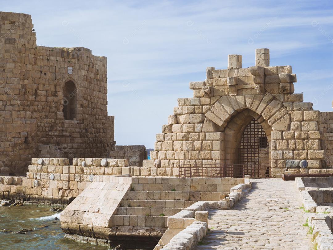Castelo do Mar, Sidon, Líbano, castelo histórico construído pelos cruzados em 1228 para servir de fortaleza de proteção.