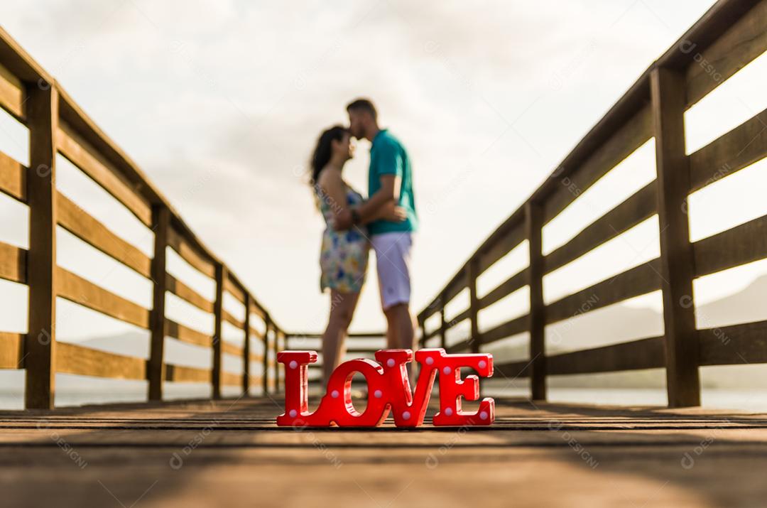 Pré casamento de casal e paisagem incrível na praia de Torres.