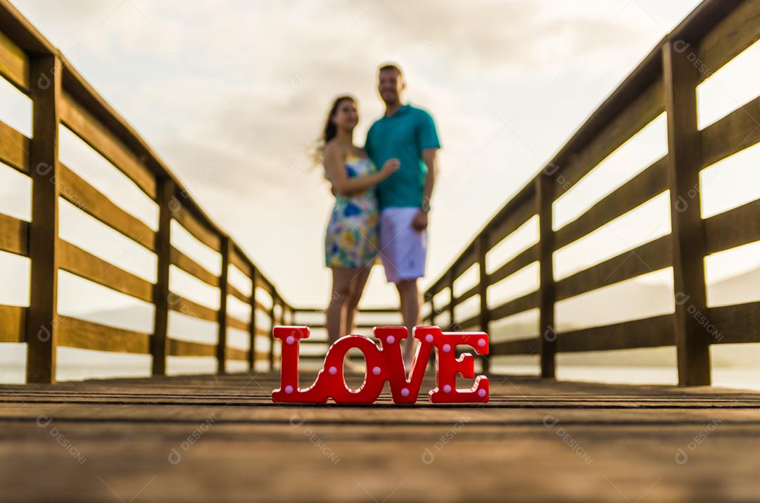 Pré casamento de casal e paisagem incrível na praia de Torres.