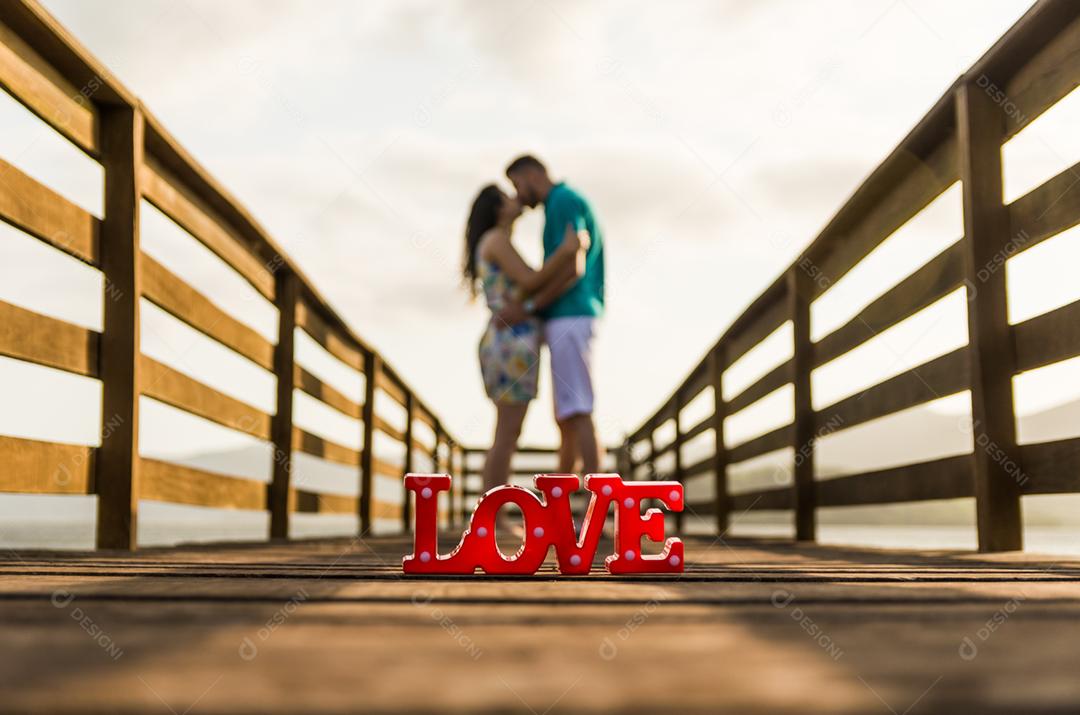 Pré casamento de casal e paisagem incrível na praia de Torres.