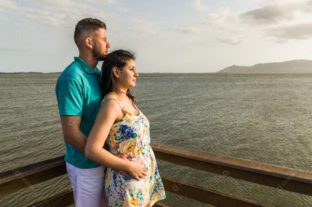 Pré casamento de casal e paisagem incrível na praia de Torres.
