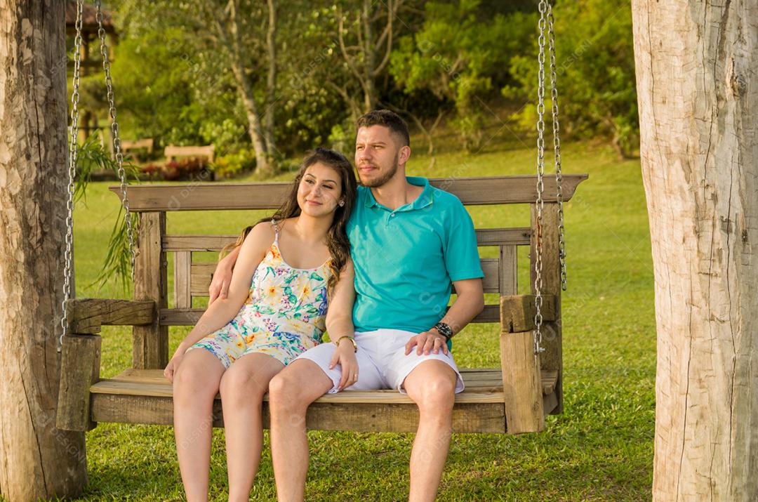 Pré casamento de casal e paisagem incrível na praia de Torres.