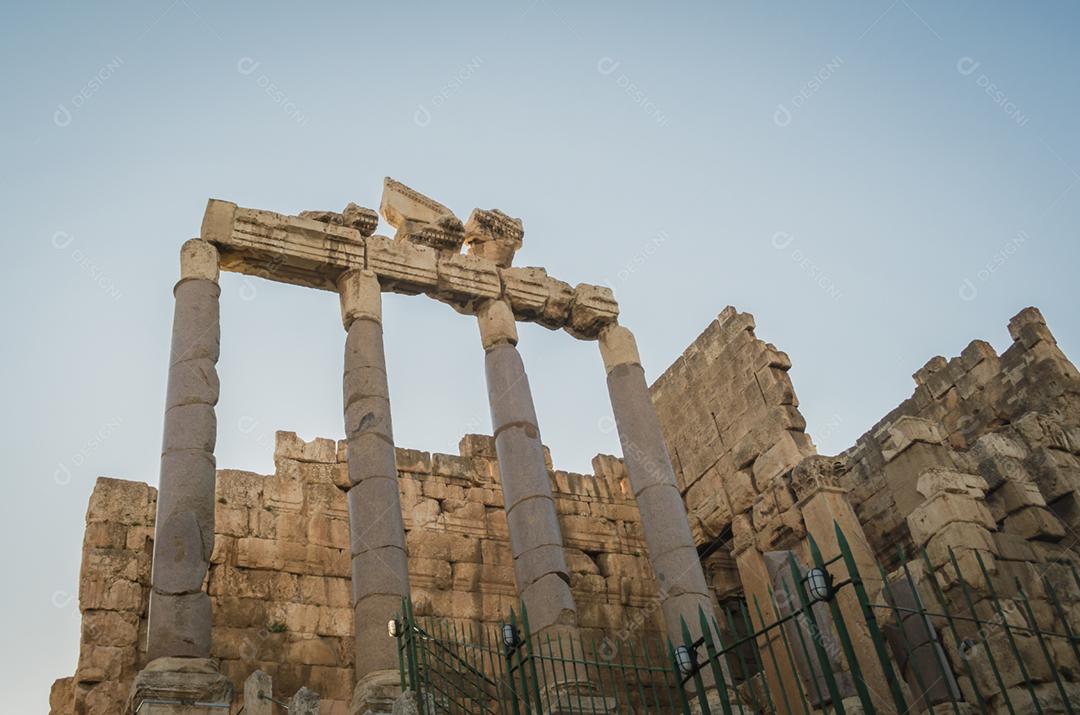 Ruínas de Baalbek. Antiga cidade da Fenícia localizada no vale do Beca, no Líbano. Acrópole com vestígios romanos.
