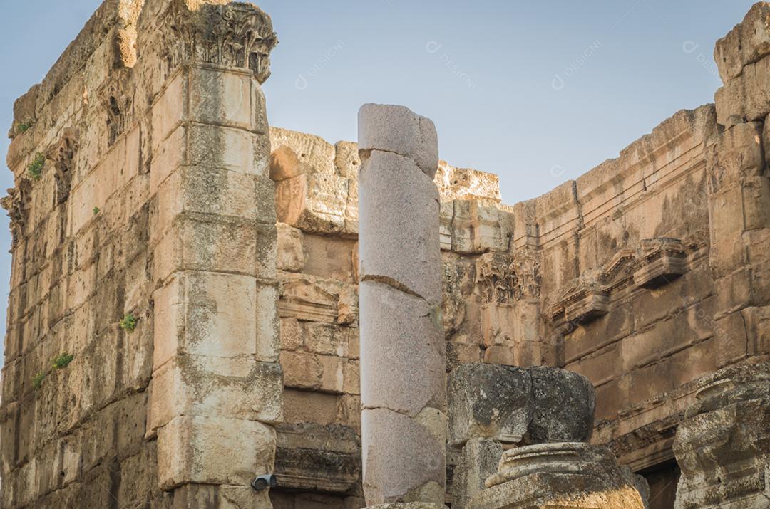 Ruínas de Baalbek. Antiga cidade da Fenícia localizada no vale do Beca, no Líbano. Acrópole com vestígios romanos.