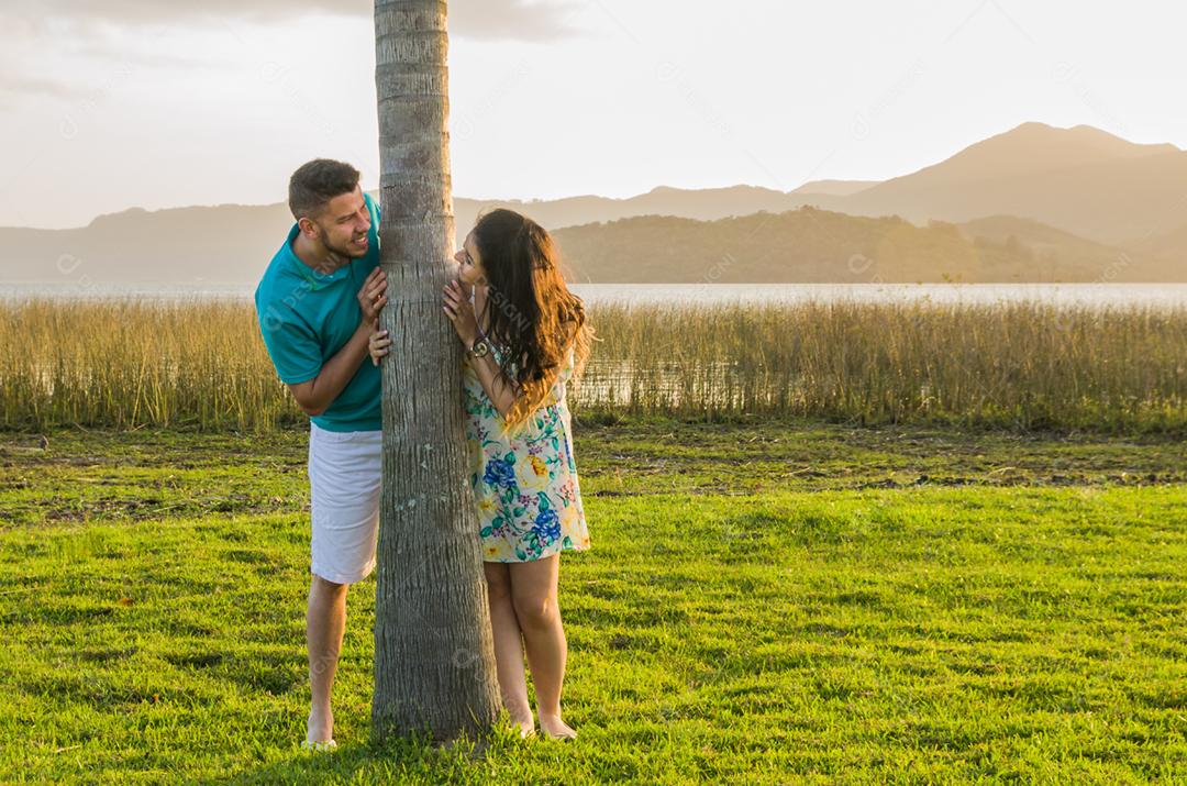 Pré casamento de casal e paisagem incrível na praia de Torres.