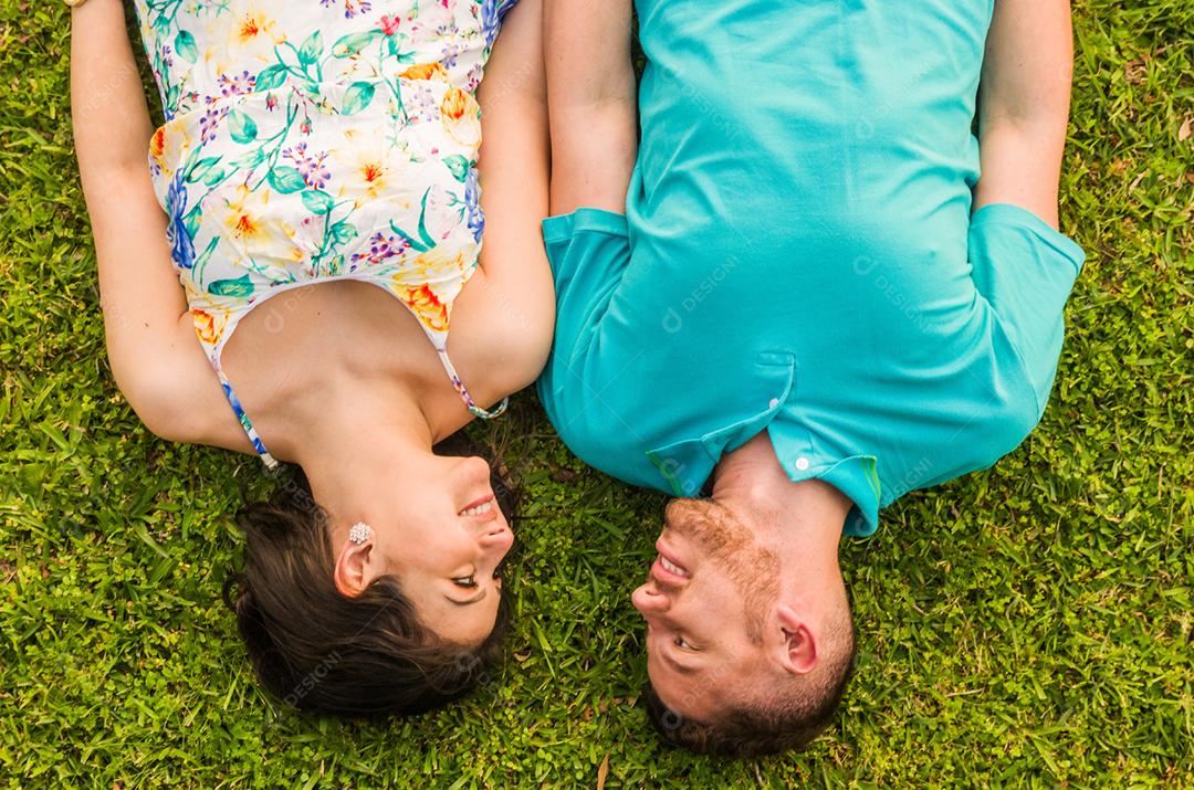 Pré casamento de casal e paisagem incrível na praia de Torres.