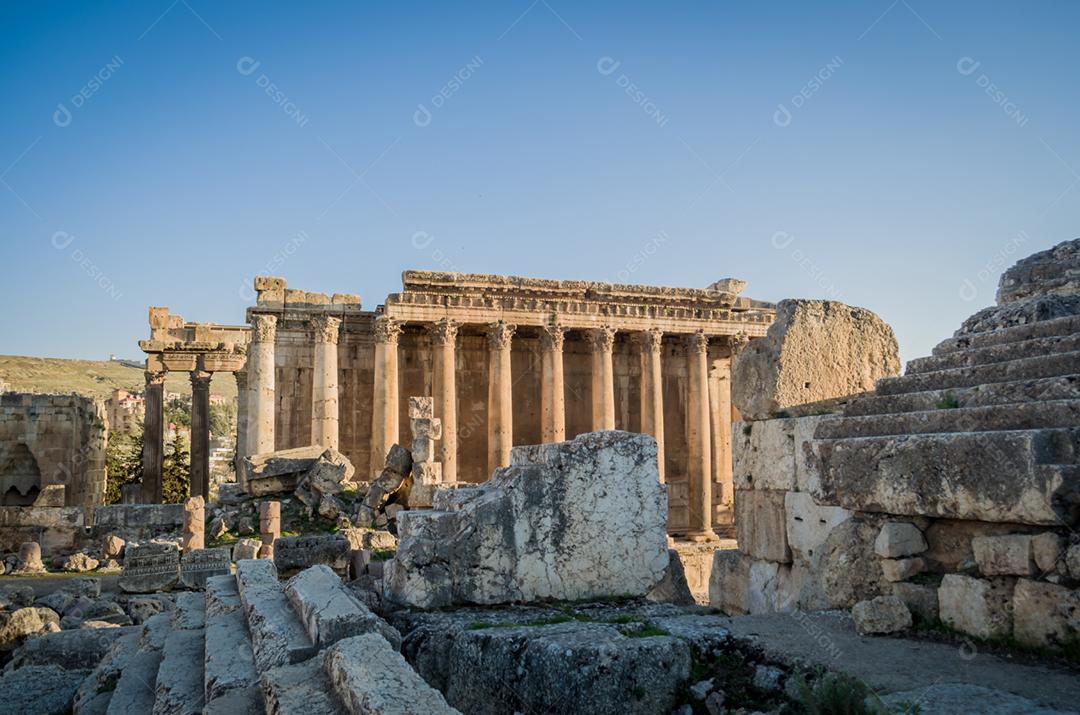 Ruínas de Baalbek. Antiga cidade da Fenícia localizada no vale do Beca, no Líbano. Acrópole com vestígios romanos.