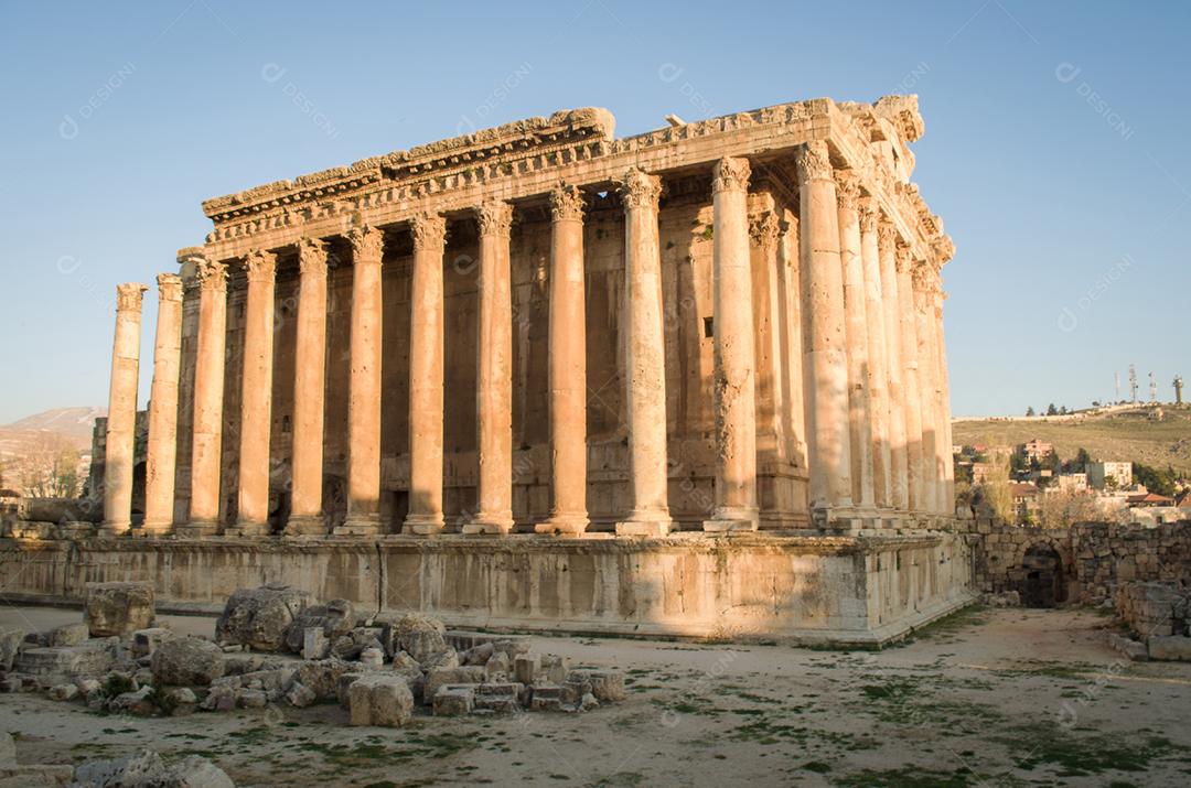 Ruínas de Baalbek. Antiga cidade da Fenícia localizada no vale do Beca, no Líbano. Acrópole com vestígios romanos.