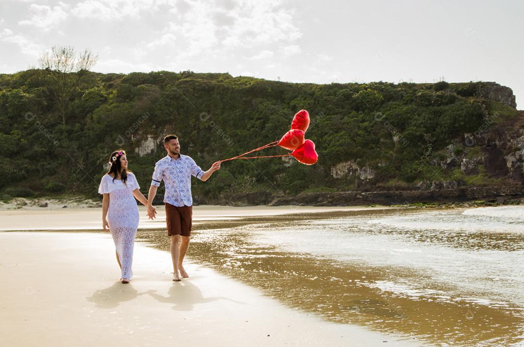 Pré casamento de casal e paisagem incrível na praia de Torres.