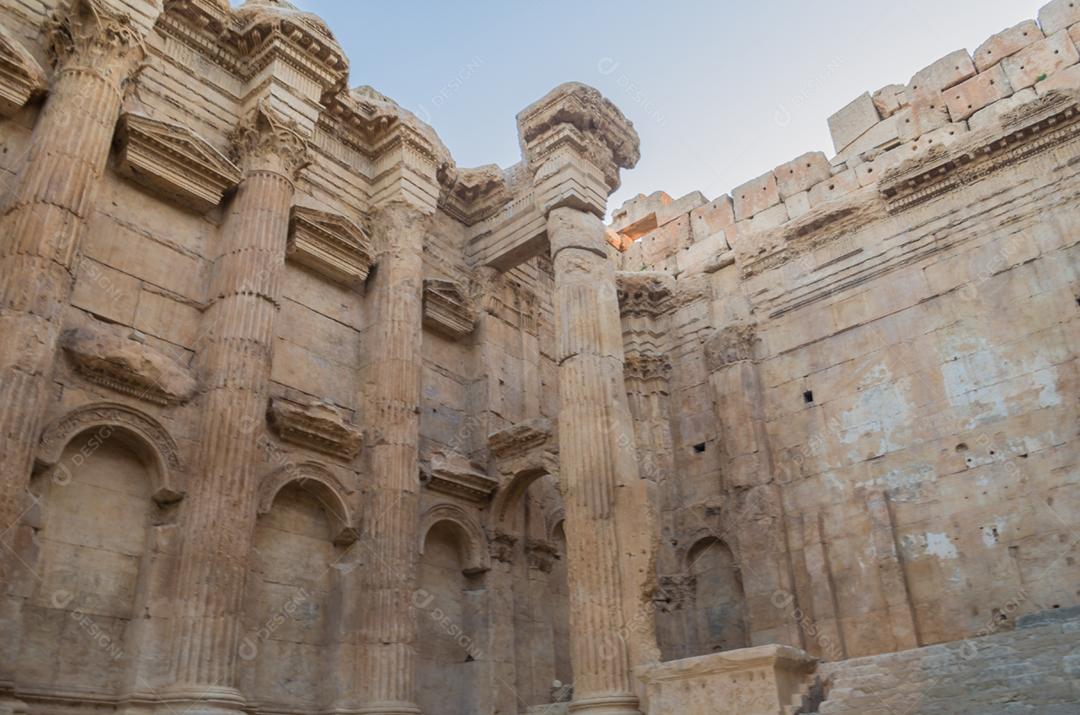 Ruínas de Baalbek. Antiga cidade da Fenícia localizada no vale do Beca, no Líbano. Acrópole com vestígios romanos.