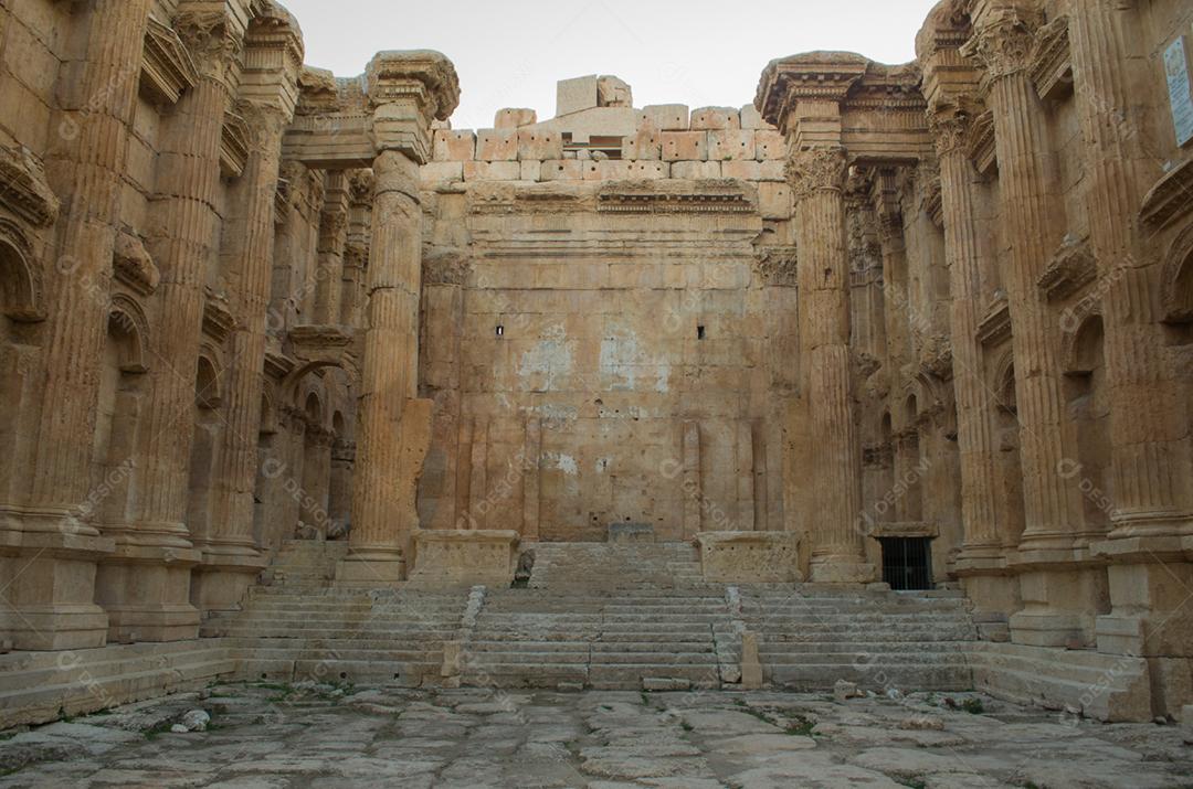 Ruínas de Baalbek. Antiga cidade da Fenícia localizada no vale do Beca, no Líbano. Acrópole com vestígios romanos.