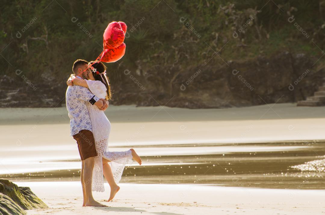 Pré casamento de casal e paisagem incrível na praia de Torres.