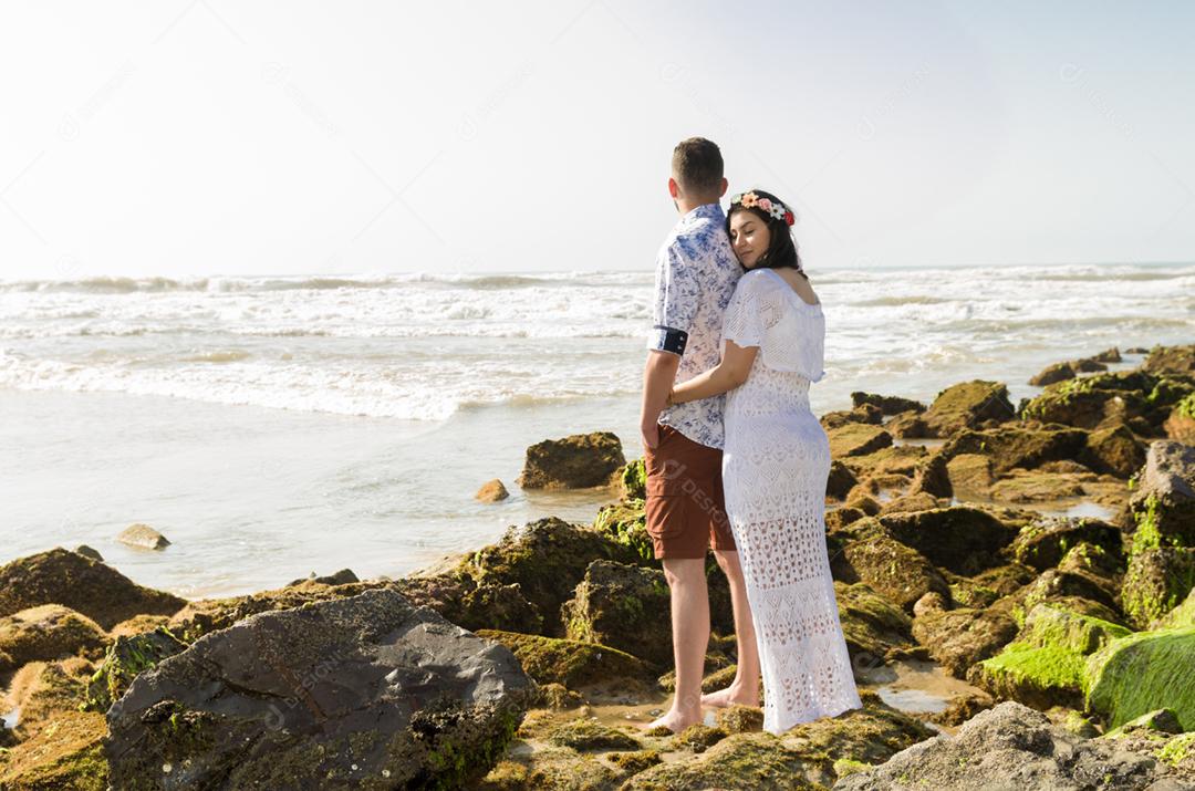 Pré casamento de casal e paisagem incrível na praia de Torres.