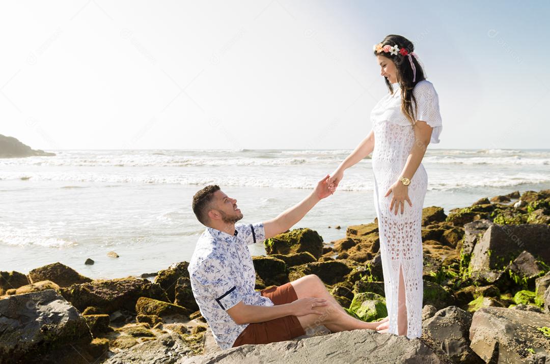 Pré casamento de casal e paisagem incrível na praia de Torres.