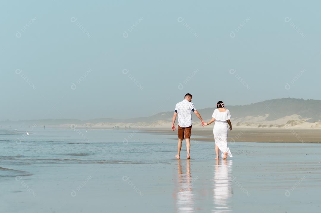 Pré casamento de casal e paisagem incrível na praia de Torres.