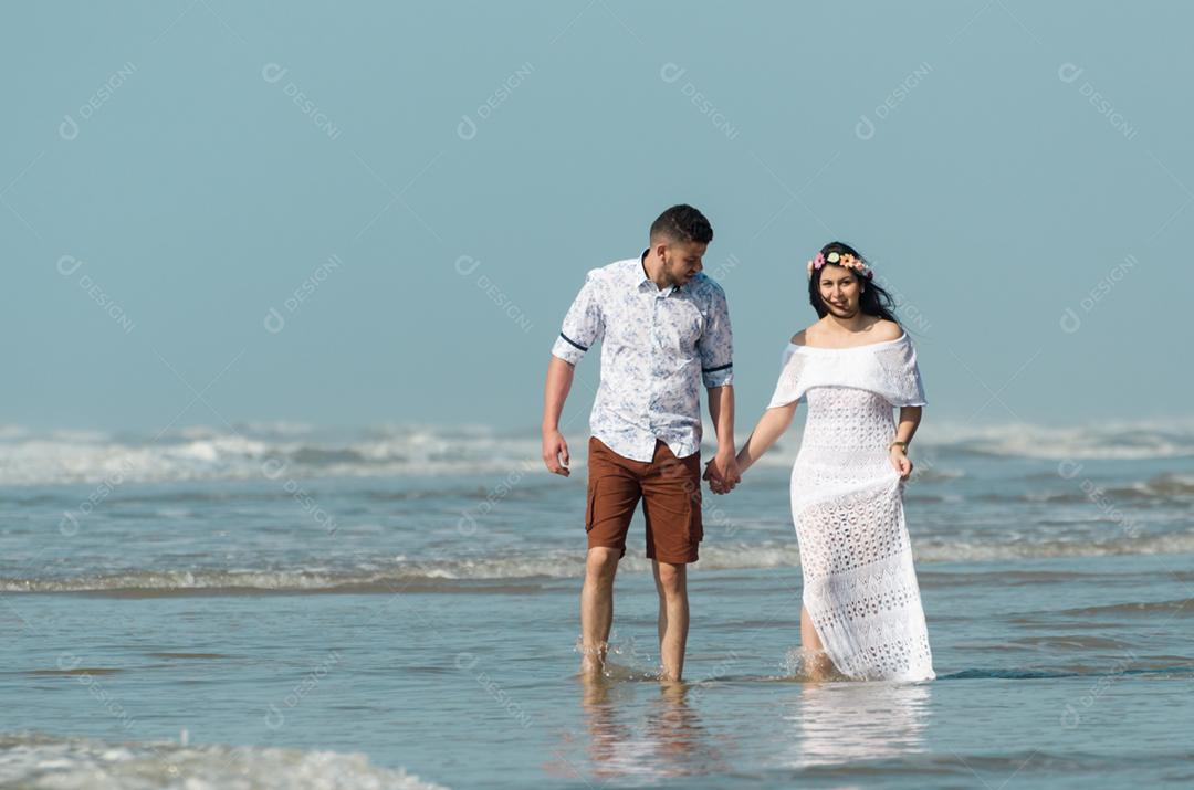 Pré casamento de casal e paisagem incrível na praia de Torres.