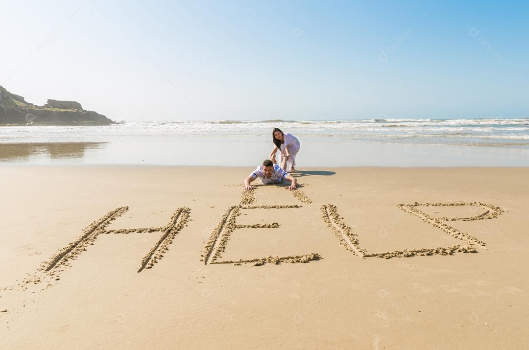 Pré casamento de casal e paisagem incrível na praia de Torres.