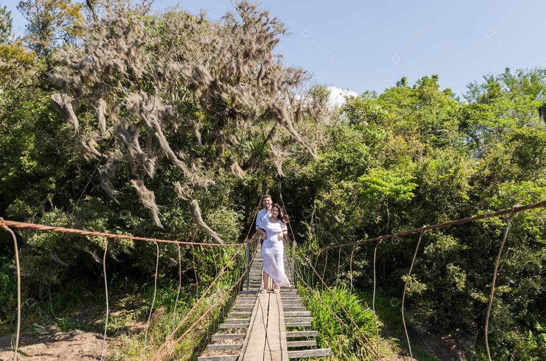Pré casamento de casal e paisagem incrível na praia de Torres.