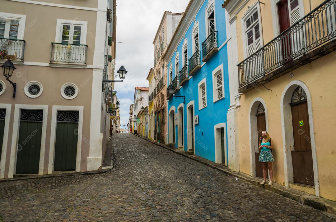 Vista brilhante e ensolarada do histórico centro turístico do Pelourinho, Salvador da Bahia, Brasil