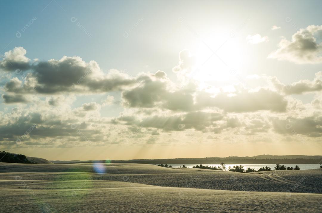 Linda vista do Mangue Seco na Bahia, praia dos pequenos pescadores