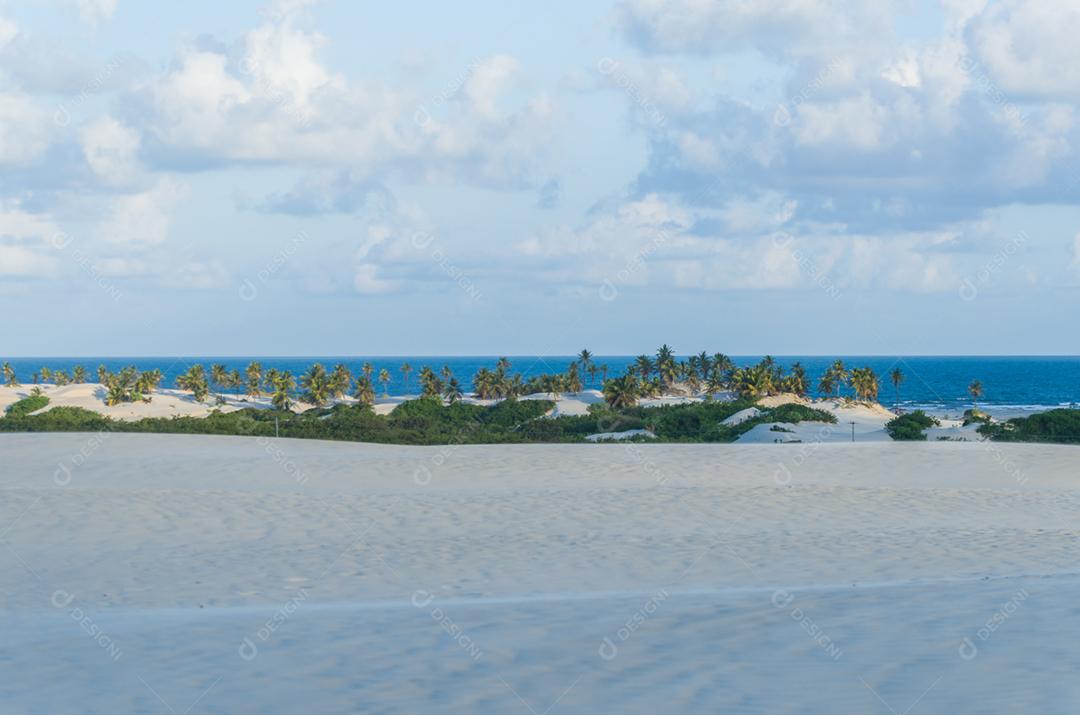 Linda vista do Mangue Seco na Bahia, praia dos pequenos pescadores
