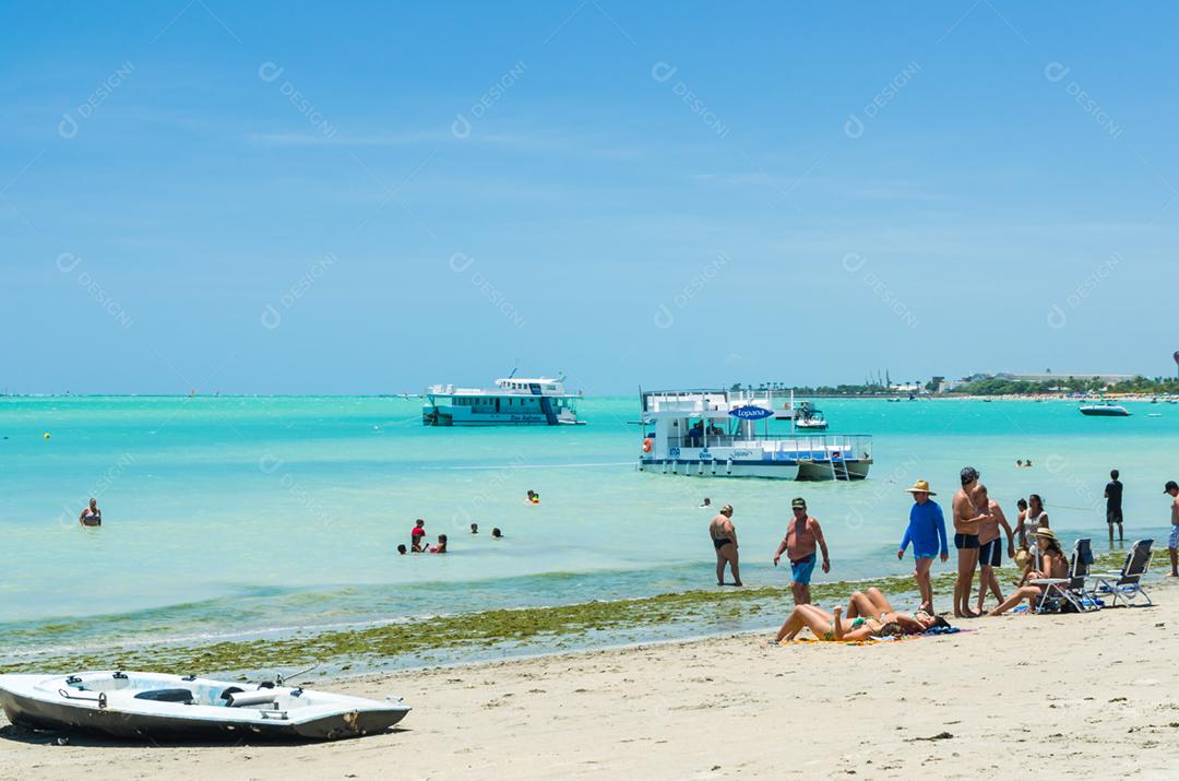 Maceió, Alagoas, Brasil, 16 de novembro de 2019: Vista deslumbrante da praia de Maceió com suas águas azuis caribenhas