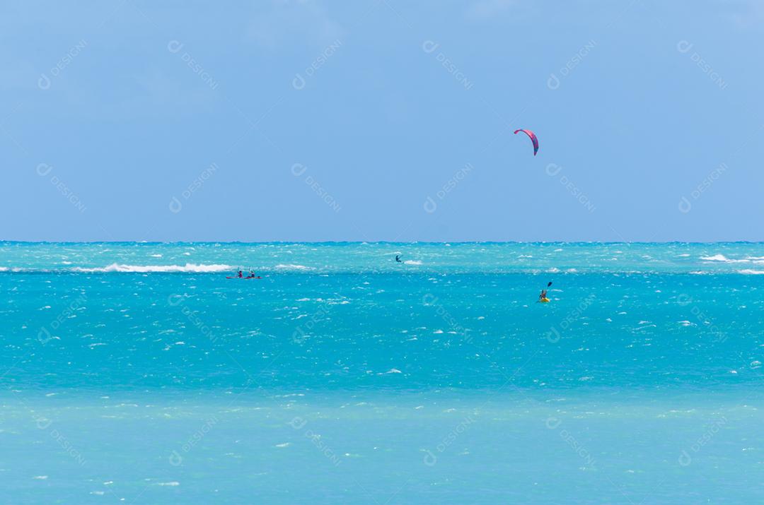 Maceió, Alagoas, Brasil, 16 de novembro de 2019: Vista deslumbrante da praia de Maceió com suas águas azuis caribenhas