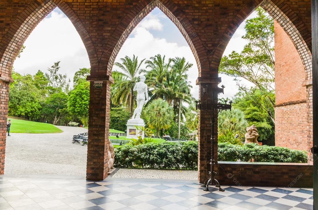 Arquitetura histórica do museu Instituto Ricardo Brennand em Recife, Pernambuco, Brasil.