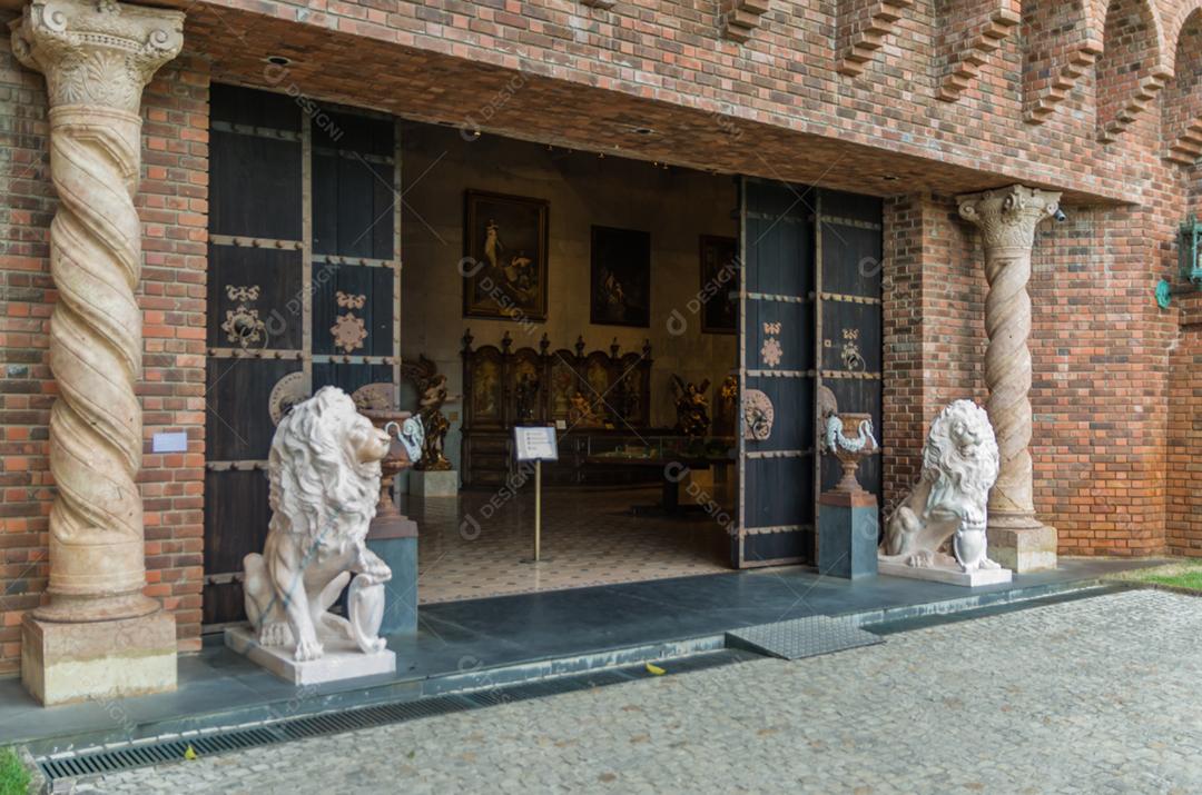 Arquitetura histórica do museu Instituto Ricardo Brennand em Recife, Pernambuco, Brasil.