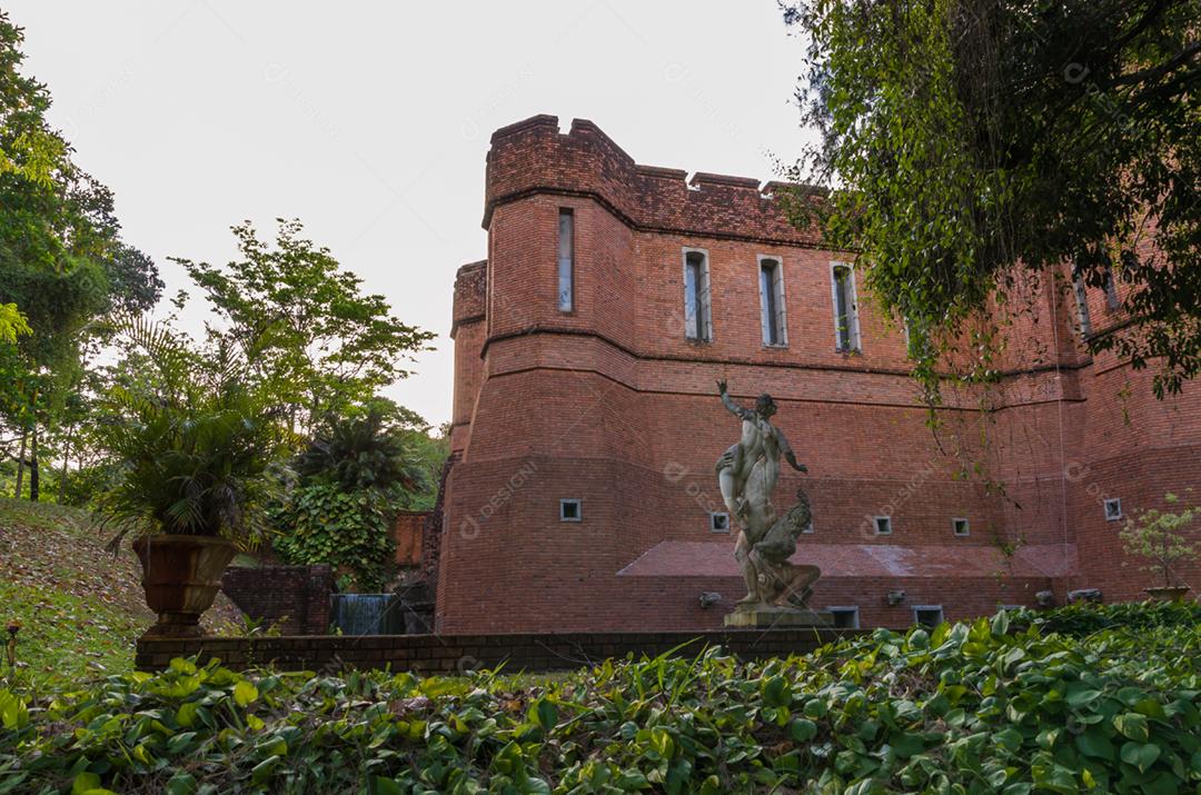 Arquitetura histórica do museu Instituto Ricardo Brennand em Recife, Pernambuco, Brasil.