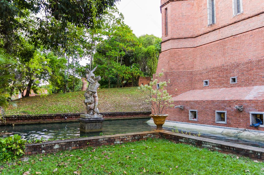 Arquitetura histórica do museu Instituto Ricardo Brennand em Recife, Pernambuco, Brasil.