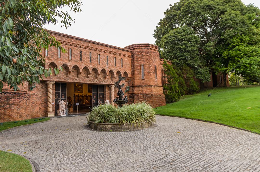 Arquitetura histórica do museu Instituto Ricardo Brennand em Recife, Pernambuco, Brasil.