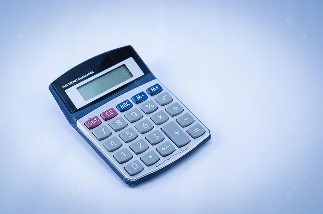 Caneta, gráficos, calculadora, conceito de finanças, economia doméstica.