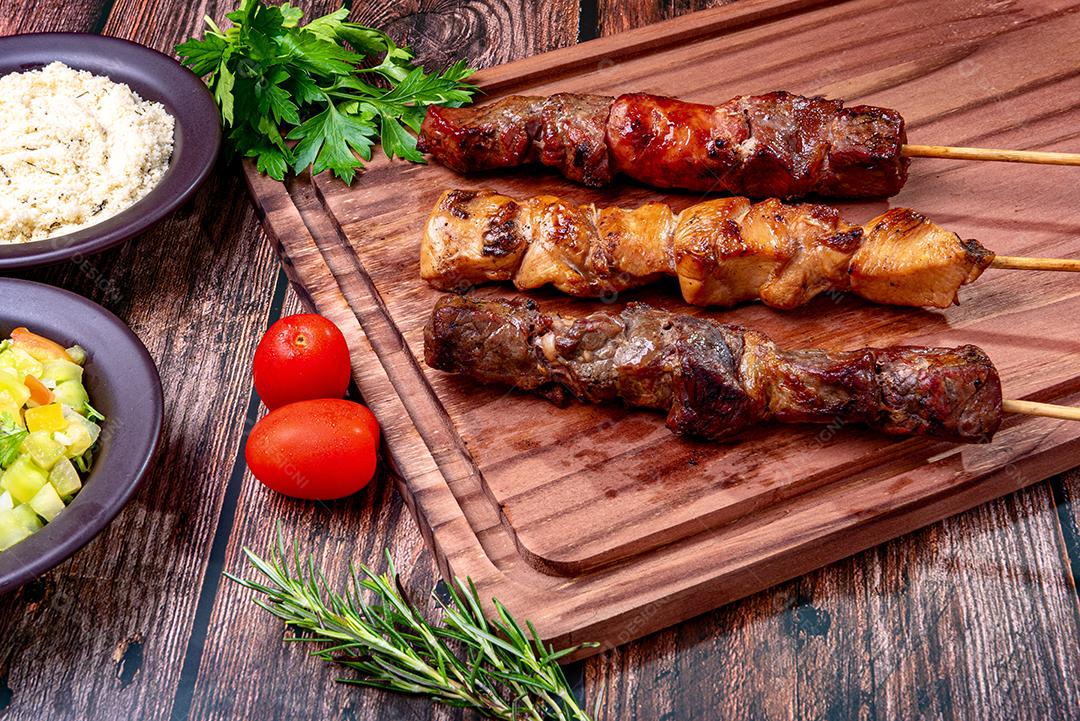 Kebab - Carne grelhada na tábua, com farinha e vinagre