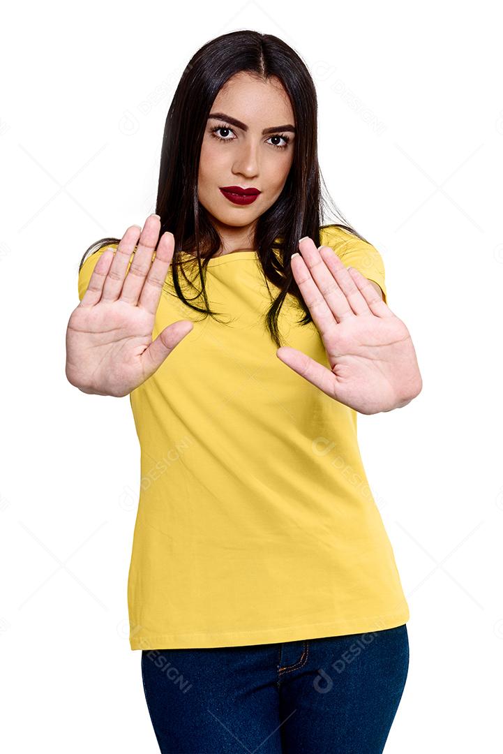 Fotografia de estúdio de mulher brasileira em blusa amarela elegante