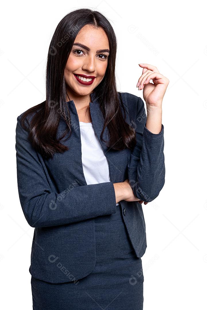 Mulher executiva elegante sorrindo e isolada em fundo branco