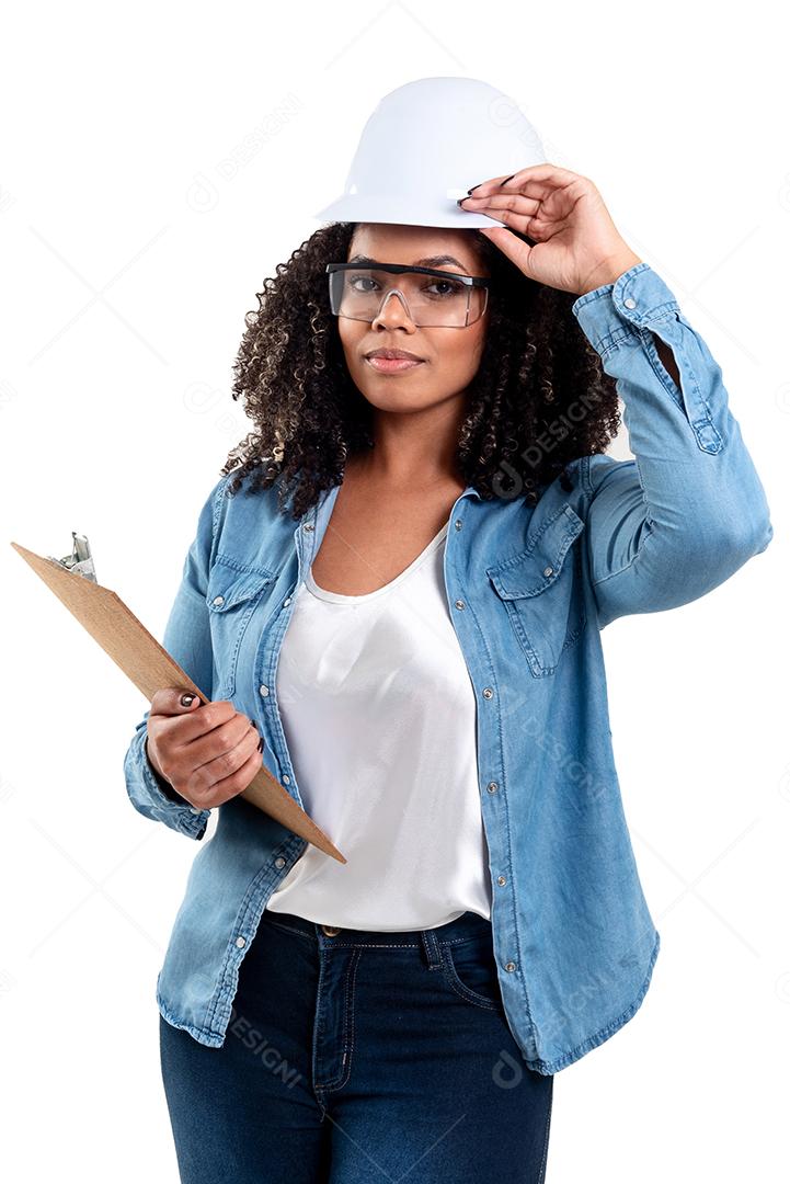 Mulher negra brasileira alegre e sorridente isolada em branco