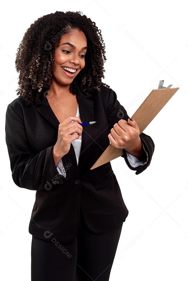 Alegre e sorridente executiva negra mulher brasileira isolada
