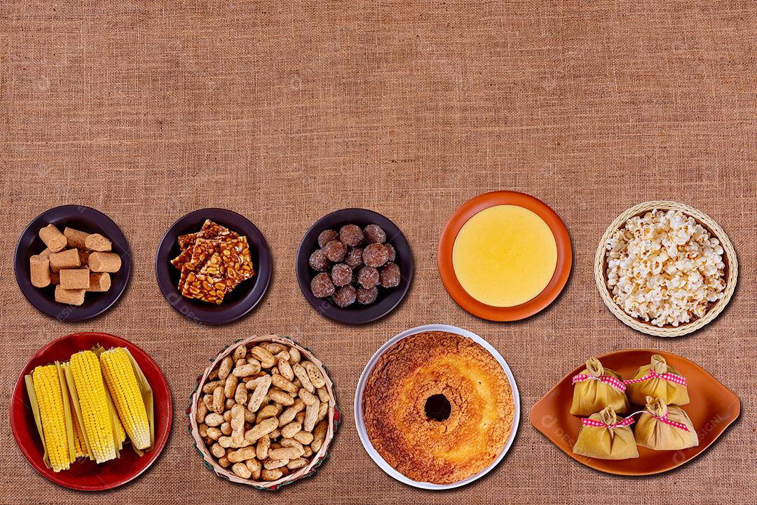 Festa brasileira de junho. Comidas típicas do festival de junho. canjica, milho cozido, bolo de milho, pipoca, brócolis, paçoca, jenipapo e amendoim