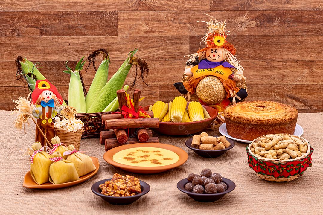 Festa junina brasileira. Comidas típicas da festa junina. canjica, milho cozido, bolo de milho, pipoca, brócolis, paçoca, jenipapo e amendoim